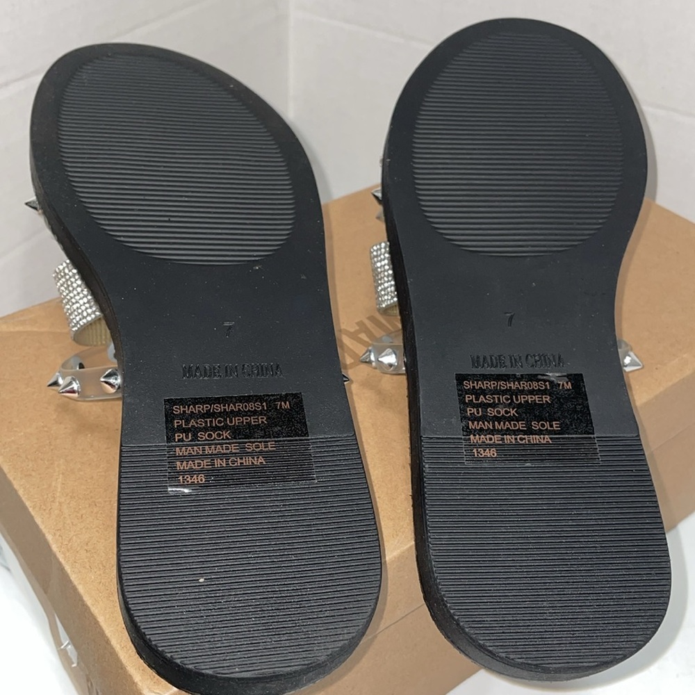 Steve Madden New in box never worn. Purchased from Nordstrom. Size 7 - Picture 4 of 6